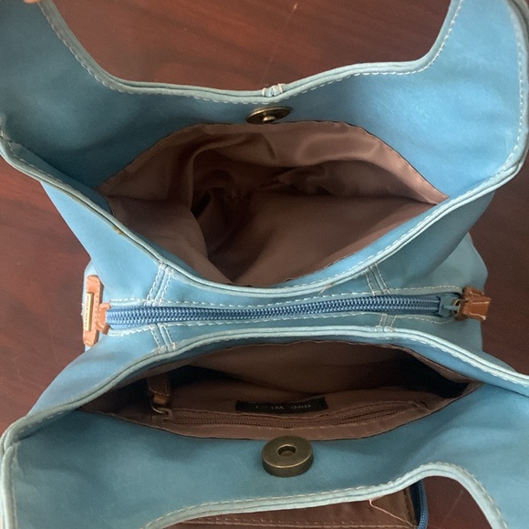 Spacious little blue purse. Blue with brown trim. Perfect for summer! - Picture 4 of 7